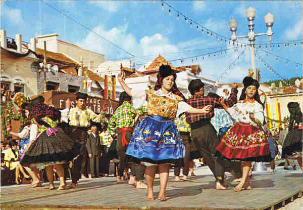 N.� 97 - NAZAR� (Portugal) Dan�as t�picas - Ed. D�LIA - SD - Dim. 15x10,4 cm - Col. F�tima B�ia (1978).