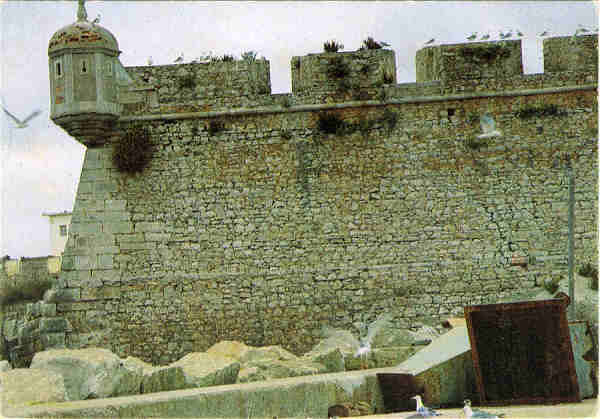 N.� 2580 - PENICHE - Portugal  Forte de Peniche at� Abril 1974 - Ed. "SUPERCOR" Dist. por RAN-Lisboa Rua da Quintinha, 70-B - Tel.670192-661514 - 1200 LISBOA �NCORA - SD - Dim. 15x10,5 cm - Col. Manuel B�ia (1990).