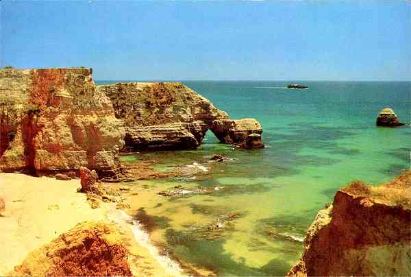 N.� 103 - PORTUGAL-ALGARVE- Praia da Rocha - Edi��o C�SAR DE S�, Av. �lvares Cabral, 40-6� D.t� Tel. 683172, Lisboa -  Fotografia a cores de C�sar de S� - S/D - Dimens�es: 14,7x9,9 cm. - Col. Gra�a Maia (Circulado em 1969)