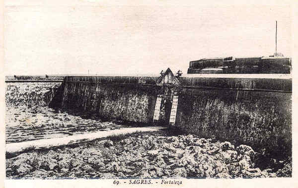 N� 69 - SAGRES. Fortaleza - Edi��o de Jos� Luiz J�nior, Sagres - Algarve - SD - Dim. 14x9 cm - Col. A. Monge da Silva (1925)