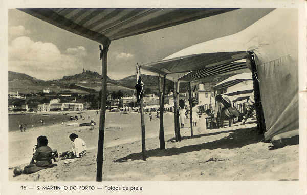 N� 15 - S. Martinho do Porto - Toldos da praia - Edi��o da Junta de Turismo - SD - Dim. 9x14 cm - Col. Miguel Soares Lopes