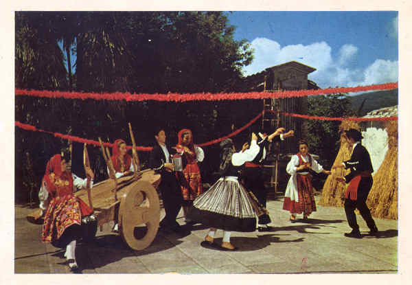 N� 33 - VIANA DO CASTELO. Dan�as Regionais - Edi��o Lusocolor, Viana Castelo - SD - Dim. 14,8x10,4 cm - Col. A. Monge da Silva (1970)