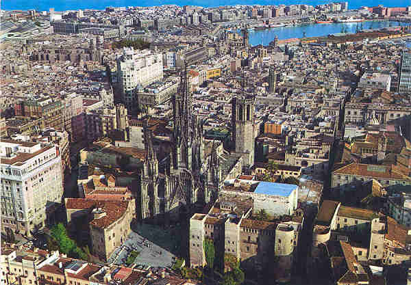 N� 61 - Barcelona. Vista a�rea da Catedral - Editor V.C., Barcelona - 15x10,6 cm - Col. Am�lcar Monge da Silva (1977)