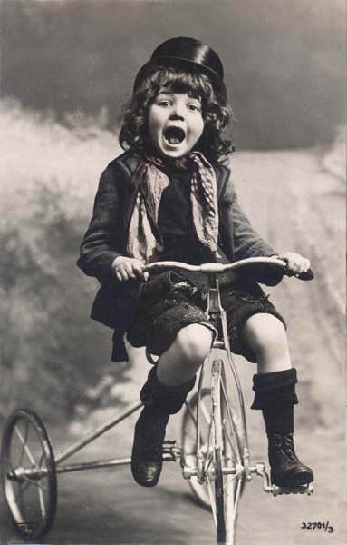 Serie 32701/2 - Edi��o para a Casa SR Rocha, Lisboa por Berlin Neuroder Kunstandstalten - Dim. 14,2x9 cm - Col. Am�lcar Monge da Silva (cerca de 1910)