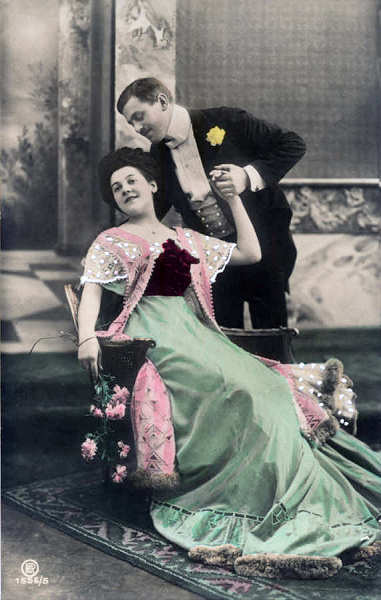 N� 1556-5-1 - Figura feminina com lantejoulas coladas - Edi��o PRH - Circulado em 1908 - Dim. 13,7x8,5  cm - Col. Am�lcar Monge da Silva