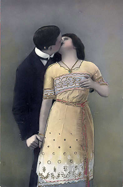 S�rie 3255 - Postal com dourado em relevo - Edi��o an�nima, K V I B 12 - Dim. 13,6x8,8 cm - Col. Am�lcar Monge da Silva (cerca de 1910)