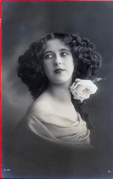 N� A 37-2 - Edi��o Rotary Photo, London - Dim. 13,8x8,6 cm - Col. Am�lcar Monge da Silva (cerca de 1910)