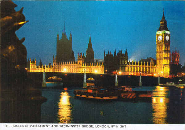N.� LO 371 - LONDON, BY NIGHT. THE HOUSES OF PARLIAMENT AND WESTMINSTER BRIDGE. - Ed. COLOURMASTER INTERNATIONAL Photo Precision Limited, St. Ives, Huntingdon Printed in Great Britain PT9904 - SD Dim. 14,9x10,4 cm - Col. Manuel B�ia (1986).