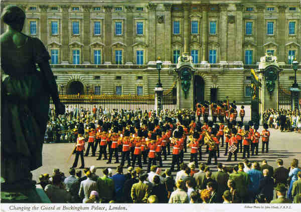 K 1 - LONDON, BUCKINGHAM PALACE - Ed. WESTMINSTER LONDON Distributed by KARDORAMA Ltd. (Tel. Potters Bar 52781) Printed in Ireland - SD Dim. 14,8x10,5 cm - Col. Manuel B�ia (1986).