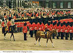 K 58 - LONDON - H.M. QUEEN ELIZABETH II AT THE TROOPING THE COLOUR CEREMONY - Ed. WESTMINSTER LONDON Distributed by KARDORAMA Ltd. (tel. Potters Bar 52781) Printed in Ireland - SD Dim. 14,9x10,5 cm - Col. Manuel B�ia (1986).