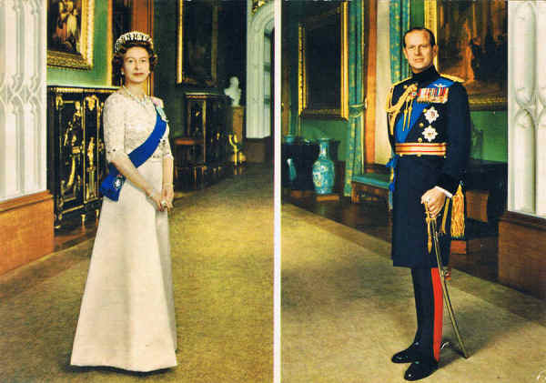 N.� 2/1058 - H.M. QUEN ELIZABETH II and H.R.H PRINCE PHILIP - Ed. published by John Hinde(Distributors) Ltd.,photography by Peter Grugeon F.R.P.S. Printed in Ireland - 1977 THE QUEEN'S SILVER JUBILEE Dim. 14,8x10,4 cm - Col. Manuel B�ia (1986).