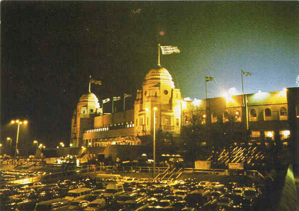 SN - Wembley - Wembley Stadium prepares for an evening soccer international - Ed. Wembley Stadium Limited Wembley HA9 ODW Copyright Wembley Stadium Limited 1981. - Dim. 14,8x10,5 cm - Col. Manuel B�ia (1986).