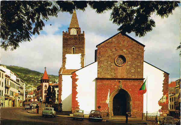 MD 3 - Funchal  (Madeira) A Catedral - Ed. Hans Huber KG Agente no Funchal: Francisco Ribeiro, Rua Nova de S. Pedro, telef.23930 - SD - Dim. 14,8x10,4 cm. - Col. F�tima e Manuel B�ia (1975).
