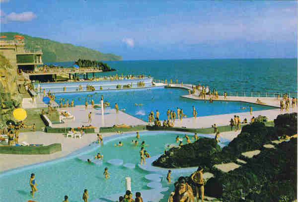 MAD 31 - FUNCHAL  (Madeira) LIDO Complexo balnear - Ed. Francisco Ribeiro - Rua Nova de S. Pedro,27 telef. 23930 FUNCHAL - MADEIRA - SD - Dim. 14,7x10,3 cm. - Col. F�tima e Manuel B�ia (1975).
