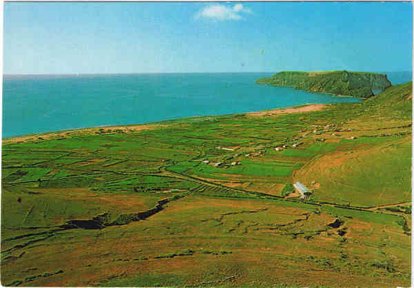 N� 703 - PORTO SANTO Um ar r�stico pela Costa Sul - Ed. BERNARDINO V.G. CARV�O APARTAMENTOS PIORNAIS-BLOCO 9-3.�A - FUNCHAL LITO OF. ARTISTAS REUNIDOS-PORTO - SD - Dim. 15x10,4 cm - Col. Manuel B�ia (1988).