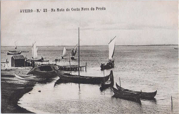 N� 32 - Aveiro - Na mota da Costa Nova do Prado - Editores Moreira Torres, Aveiro - Dim. 137x88 mm - Col. A. Monge da Silva (tb no esp�lio M Sarmento) (cerca de1910)