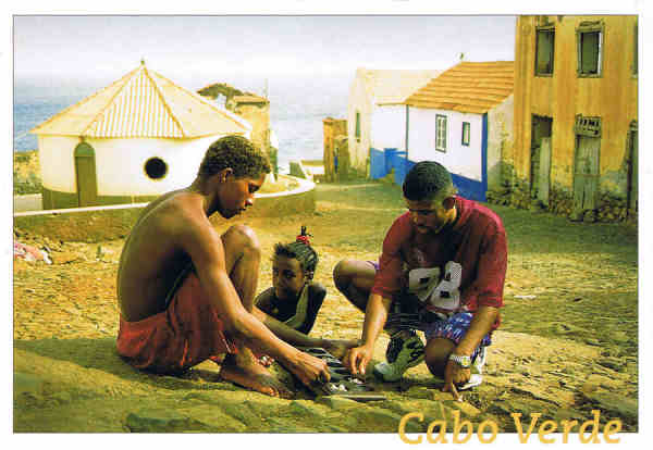 N.� 49 - Imagens de Cabo Verde. Ilha de S. Nicolau/Jogo de Uril - Ed. SODADE * Berlin - St� Maria * sodade@t-online.de Foto: Marit Roloff Atanazio - SD - Dim. 16,2x11,4 cm - Col. Manuel B�ia (2011)