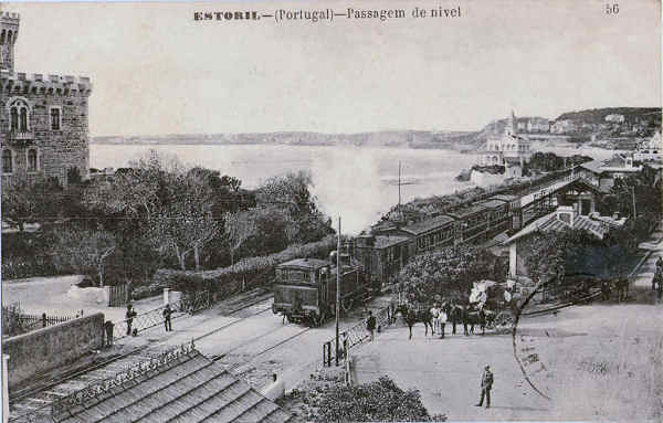 N� 56 - Passagem de n�vel no Estoril - Editor Martins & Silva, L. Cam�es, 35, Lisboa - Carimbo Postal 08 Out 1912 - Dim. 138x86 mm. - Col. A. Monge da Silva (cerca de 1905)