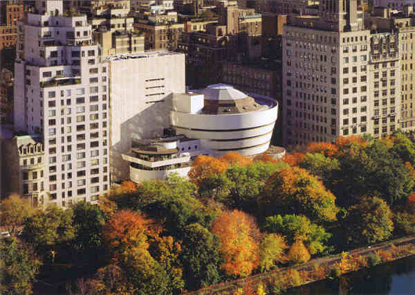 SN - Frank Lloyd Wright - GUGGENHEIM Museum, New York, 1943-59  Aerial view - Ed. The image of the Solomon R. Guggenheim Museum is a registered trademark of The Solomon R. Guggenheim Foundation, New York Photo: David Heald. 2010 SRGF. NY Printed in USA - Dim. 15,2x10,8 cm - Col. F�tima Manuela B�ia (2011)