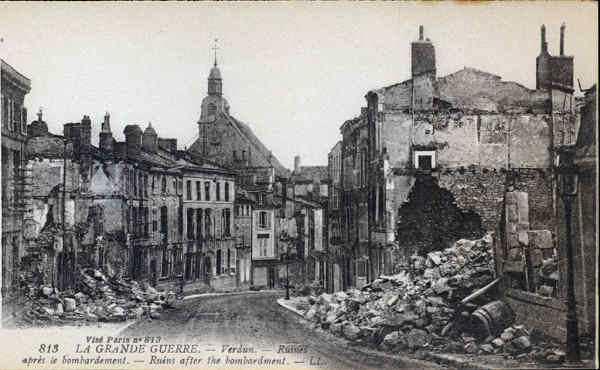 813 - La Grande Guerre. Verdun, Ruines apr�s le bombardement - Edition � Lev, Fils & Cie �, Paris - Dim. 140x87 mm . Col. A. Monge da Silva (cerca de 1920)