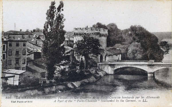 816 - La Grande Guerre. Verdun, Le Quartier de la Pote-Chauss� bombard� par les allemands - Edition � Lev, Fils & Cie �, Paris - Dim. 140x87 mm . Col. A. Monge da Silva (cerca de 1920)
