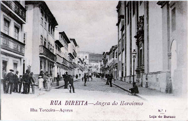 N� 1 - Angra do Heroismo, Rua Direita - Edi��o da Loja do Buraco - Dim. 137x88 mm - Col. A. Monge da Silva (c. 1905)