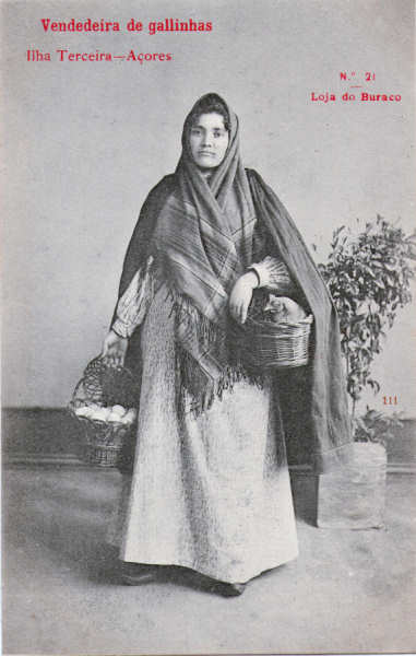 N� 21 - Vendedeira de galinhas - Edi��o da Loja do Buraco - Dim. 139x88 mm - Col. A. Monge da Silva (anterior a 1910)