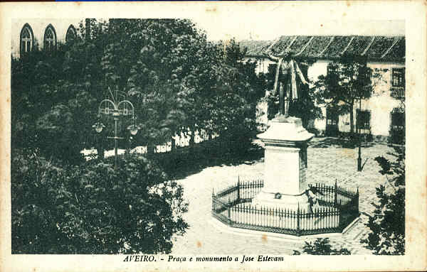 SN - AVEIRO. Pra�a e monumento a Jose Estevam - Editor n�o indicado - SD - Dim. 140x89 mm - Col. �nio Semedo