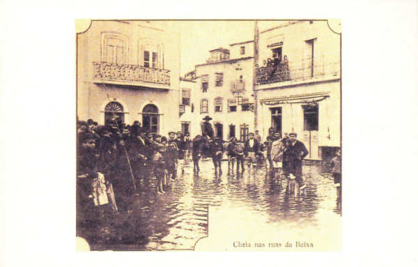 N.� 35 - Cheia nas Ruas da Baixa - COIMBRA - Ed. An�nima (cerca de 2012) - Dim. 140x90 mm - Col. �nio Semedo