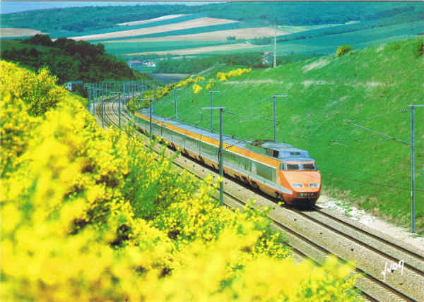 N� 85 - (T.G.V.) TRAIN A GRANDE VITESSE DE LA S.N.C.F. Record du Monde de Vitesse sur Rail: 380 km/h le 26 F�vrier 1981 386 places dont 275 en 2e classe 24 00 0090 - Ed. d'art Yvon PARIS 30, Av. Jean-Jaur�s-94-Arcueil by S.P.A.D.E.M. Imprim� en France (Photo J. P. Minfray) - SD Dim. 14,7x10,5 cm - Col. Manuel B�ia