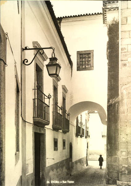 N� 34 - �vora. Rua T�pica - Ed. Postalfoto, Lisboa - SD - Dim. 146x102 mm - Col. Gra�a Maia