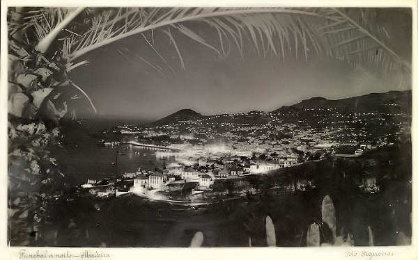 SN - Funchal � Noite - Madeira - Ed. Foto Figueiras (papel fotogr�fico Gevaert) - SD - Dim. 86x137 mm - Col. �nio Semedo