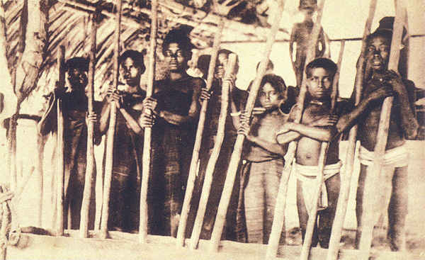 SN - Timor - Tipos e costumes - Edi��o da Miss�o -  SD - Dim. ??x?? cm - Col. Monge da Silva (Cerca de 1927)