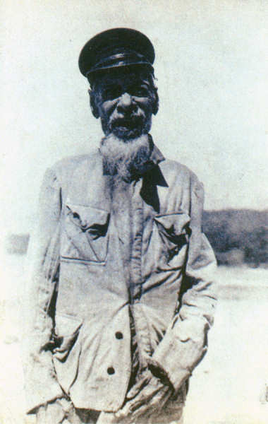 SN - Timor - Sacerdote gent�lico - Edi��o da Miss�o - SD - Dim. ??x?? cm - Col. Monge da Silva (Cerca de 1927)