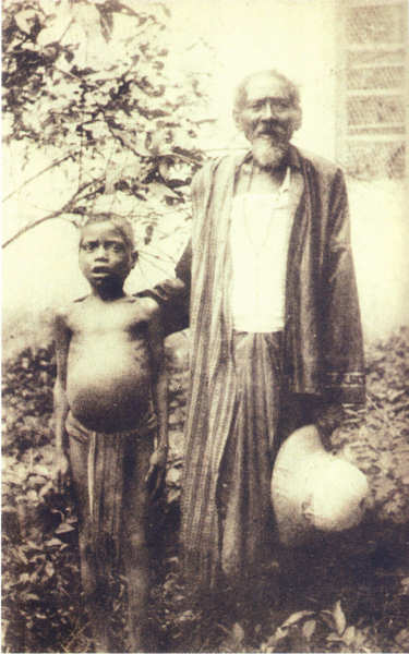 SN - Timor - Av� e neto - Edi��o da Miss�o - SD - Dim. ??x?? cm - Col. Monge da Silva (Cerca de 1927)