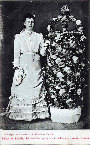N� 24 - Festa do Esp�rito Santo, Uma rapariga com o tabuleiro - Collec��o da Havaneza de Thomar - Dim. 141x88 mm - Col. A. Monge da Silva (cerca de 1905)