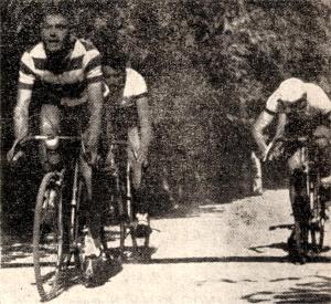 Jos� Ferreira do Sangalhos D. Clube, cortando a meta em vencedor no �Circuito da Curia�, em 1943.
