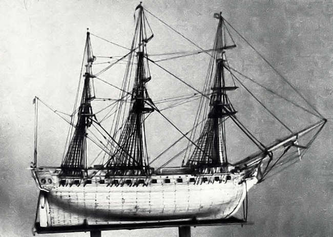 Galera de Guerra do s�culo XVIII � Precioso exemplar em marfim. Clicar para ampliar.