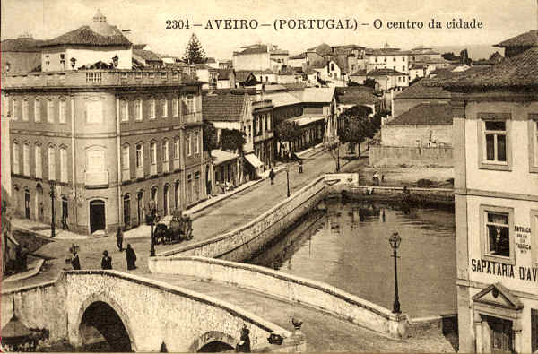 N.� 2304 - AVEIRO (PORTUGAL) O centro da cidade - Editor n�o indicado - SD - Dim 13,5x8,9 cm. - Col FMSarmento.