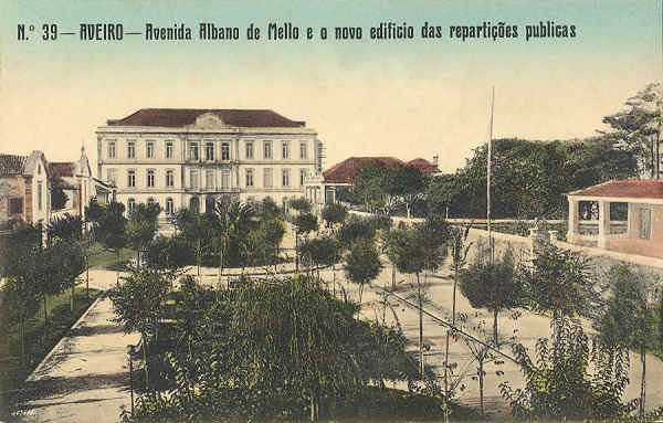 N.� 39 - Aveiro Avenida Albano de Mello e o novo edificio das reparticoes publicas - Editor BAPTISTA MOREIRA, Aveiro - SD - Dim. 13,8x8,9 cm. - Col. FMSarmento.