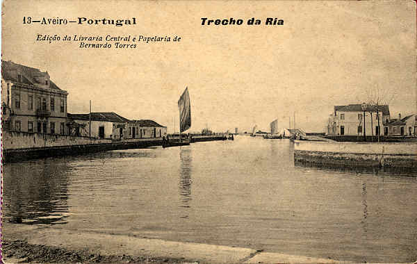 N.� 13 - Aveiro-PORTUGAL Trecho da ria - Edi��o da Livraria Central e Papelaria de Bernardo Torres - SD - Dim 13,8x8,7 cm. - Col.  FMSarmento (Circulado em 19-Agosto-1915).