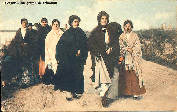 S/N - Aveiro Um grupo de tricanas - Edi��o Ricardo Pereira Campos, Pra�a do Commercio, Aveiro - SD - Dimens�es 13,8x8,7 cm. - Col.  FMSarmento.
