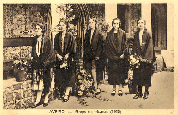 S/N - Aveiro Grupo de de tricanas (1926) - Edi��o de Souto Ratolla, Aveiro - SD - Dimens�es 13,7x8,9 cm. - Col.  FMSarmento.