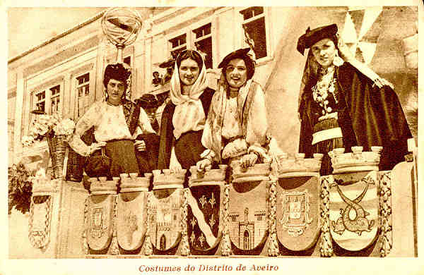 S/N - AVEIRO Costumes do distrito de Aveiro - Editor n�o indicado - S/D - Dimens�es: 15,2x9,9 cm. - Col. �nio Semedo.