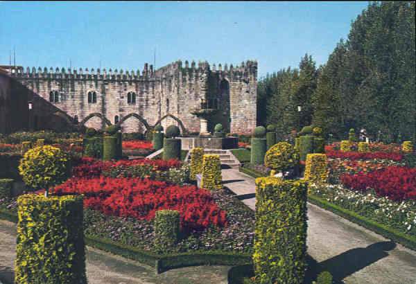 N� 28 - Braga. Jardim de Sta B�rbara e antigo Pa�o Episcopal - Edi��o Centro de Caridade do Perp�tuo Socorro, Porto -  Dim. 15,1x10,3 cm - Circulado em 1968 - Col. A. Monge da Silva