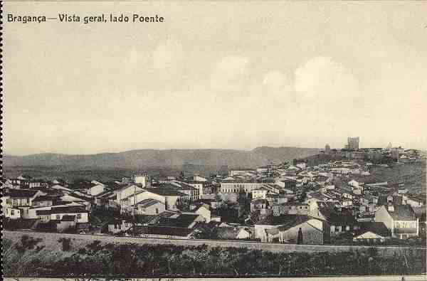 S/N - Bragan�a-Vista geral, lado Poente - Edi��o de Adriano Rodrigues, Bragan�a - S/D - Dimens�es: 13,4x8,8 cm. - Col. Aur�lio Dinis Marta.