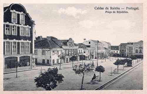 SN - Caldas da Rainha - Portugal - Pra�a da Rep�blica - Editor Fernando Daniel de Sousa, 1924 - Dimens�es: 14,1x9,2 cm. Col. Miguel Chaby.