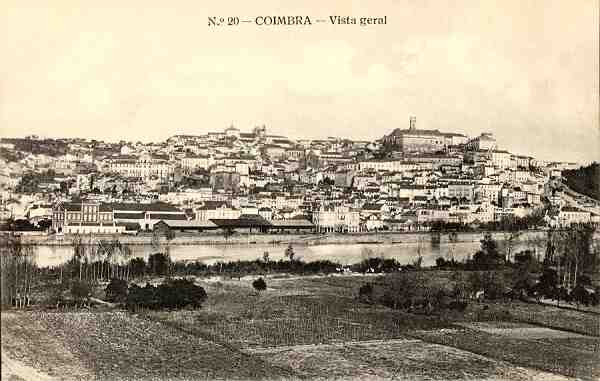 N.� 20 - Coimbra: Vista Geral - Edi��o da Havaneza Central, R. Visconde da Luz, 2 a 6 Coimbra - S/D - Dimens�es: 13,7x8,8 cm. - Col. Aur�lio Dinis Marta.