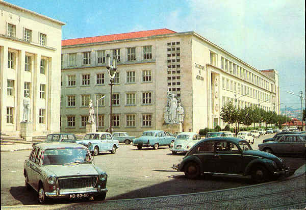 N.� 113 - COIMBRA Faculdades - Edi��o L.U.L. - S/D - Dimens�es: 15x10,5 cm. - Col. F�tima B�ia.