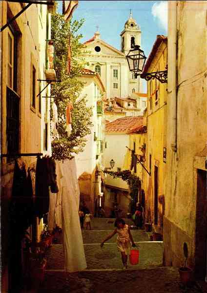 N.� 20 - LISBOA-Rua T�pica de Alfama - Colec��o MARGRAPE - S/D - Dimens�es: 10,5x14,1 cm. - Col. HJCO (1980).